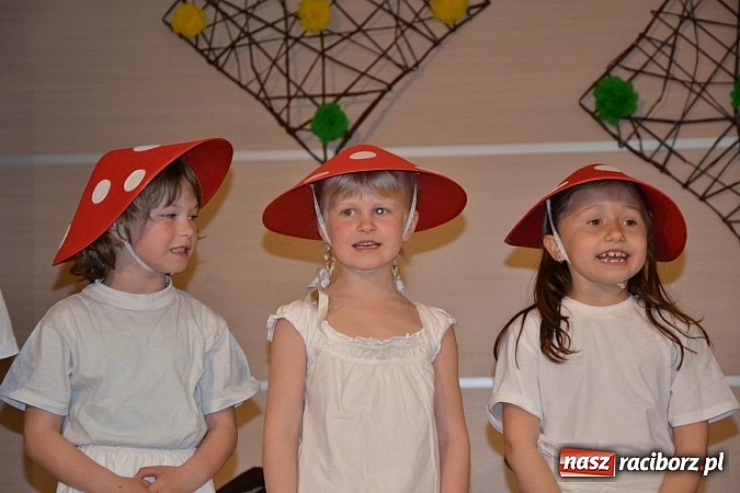 Zdjęcie w galerii na portalu naszraciborz.pl: XXIII Międzynarodowy Przegląd Teatrzyków Przedszkolnych w Tworkowie - FOTOREPORTAŻ wiadomości z regionu