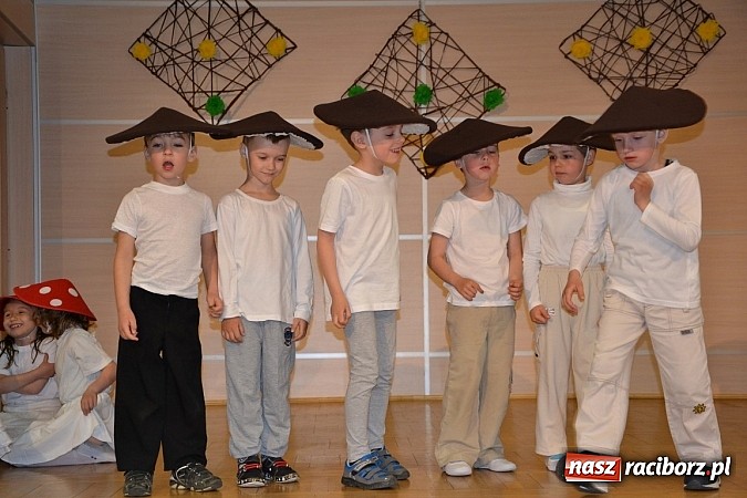 Zdjęcie w galerii na portalu naszraciborz.pl: XXIII Międzynarodowy Przegląd Teatrzyków Przedszkolnych w Tworkowie - FOTOREPORTAŻ wiadomości z regionu