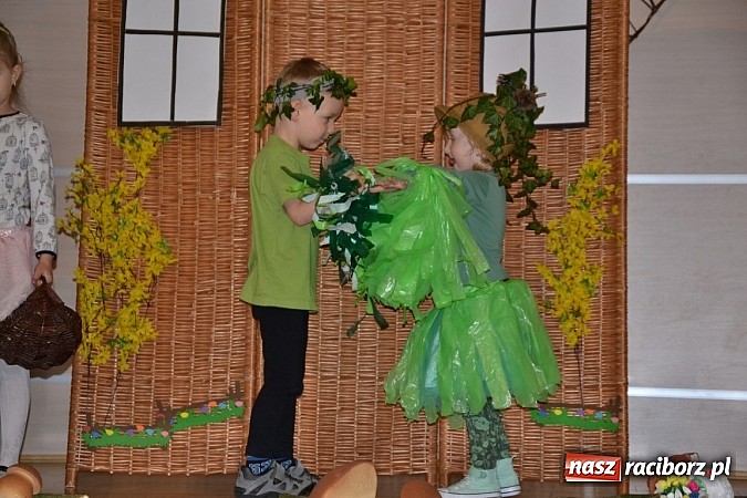 Zdjęcie w galerii na portalu naszraciborz.pl: XXIII Międzynarodowy Przegląd Teatrzyków Przedszkolnych w Tworkowie - FOTOREPORTAŻ wiadomości z regionu