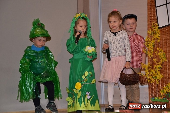 Zdjęcie w galerii na portalu naszraciborz.pl: XXIII Międzynarodowy Przegląd Teatrzyków Przedszkolnych w Tworkowie - FOTOREPORTAŻ wiadomości z regionu