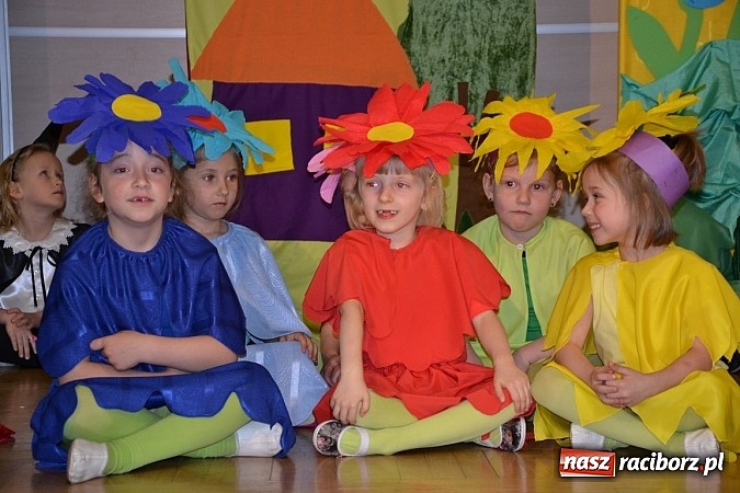 Zdjęcie w galerii na portalu naszraciborz.pl: XXIII Międzynarodowy Przegląd Teatrzyków Przedszkolnych w Tworkowie - FOTOREPORTAŻ wiadomości z regionu