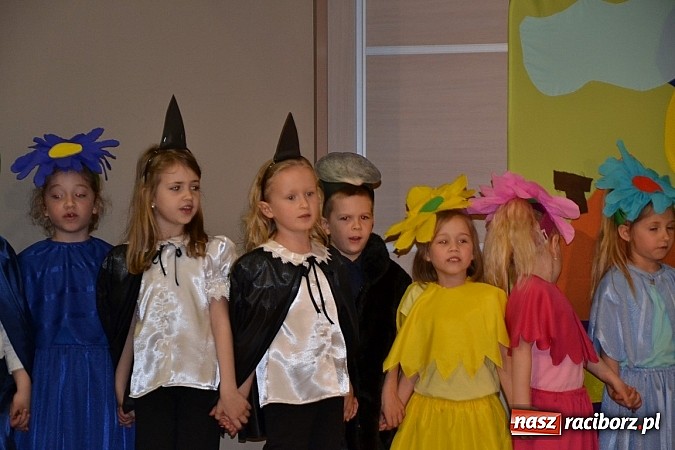 Zdjęcie w galerii na portalu naszraciborz.pl: XXIII Międzynarodowy Przegląd Teatrzyków Przedszkolnych w Tworkowie - FOTOREPORTAŻ wiadomości z regionu