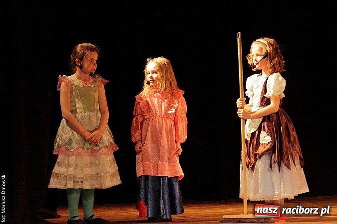Zdjęcie w galerii na portalu naszraciborz.pl: Najmłodsi aktorzy MDK weszli w świat bajek wiadomości z regionu