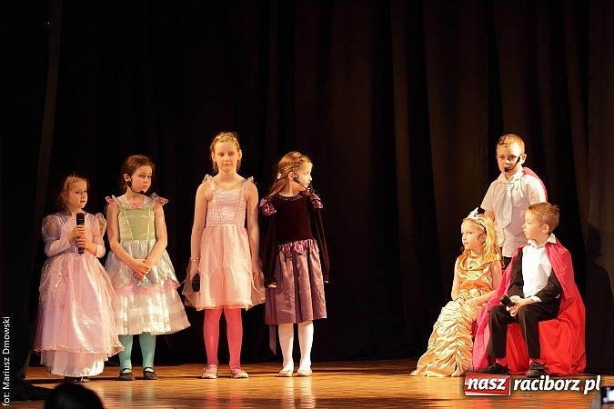 Zdjęcie w galerii na portalu naszraciborz.pl: Najmłodsi aktorzy MDK weszli w świat bajek wiadomości z regionu