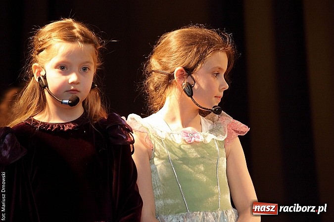 Zdjęcie w galerii na portalu naszraciborz.pl: Najmłodsi aktorzy MDK weszli w świat bajek wiadomości z regionu