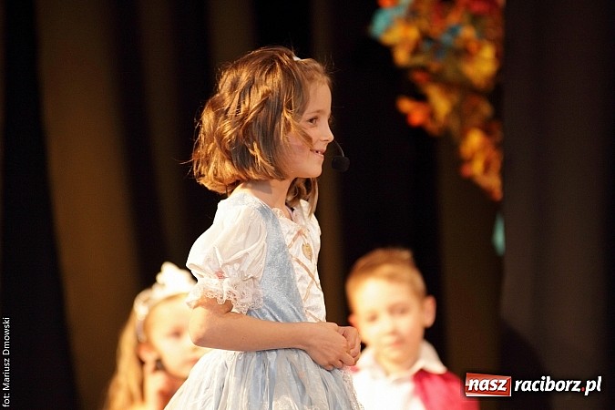 Zdjęcie w galerii na portalu naszraciborz.pl: Najmłodsi aktorzy MDK weszli w świat bajek wiadomości z regionu