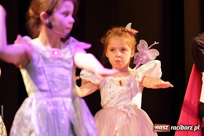 Zdjęcie w galerii na portalu naszraciborz.pl: Najmłodsi aktorzy MDK weszli w świat bajek wiadomości z regionu