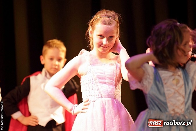 Zdjęcie w galerii na portalu naszraciborz.pl: Najmłodsi aktorzy MDK weszli w świat bajek wiadomości z regionu