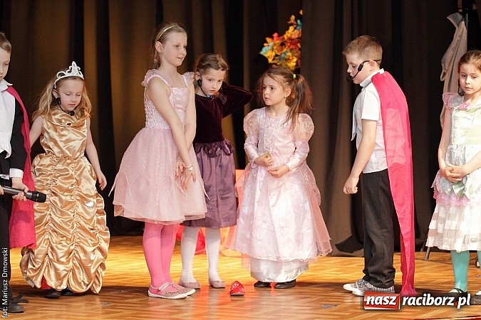 Zdjęcie w galerii na portalu naszraciborz.pl: Najmłodsi aktorzy MDK weszli w świat bajek wiadomości z regionu