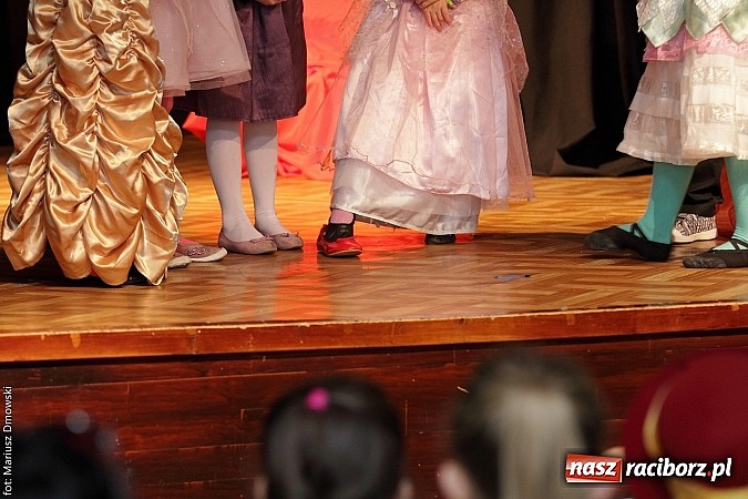 Zdjęcie w galerii na portalu naszraciborz.pl: Najmłodsi aktorzy MDK weszli w świat bajek wiadomości z regionu