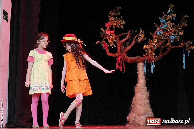Zdjęcie w galerii na portalu naszraciborz.pl: Najmłodsi aktorzy MDK weszli w świat bajek wiadomości z regionu
