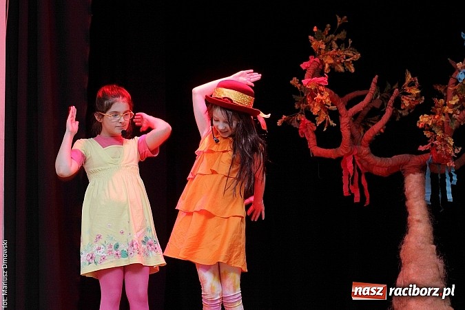 Zdjęcie w galerii na portalu naszraciborz.pl: Najmłodsi aktorzy MDK weszli w świat bajek wiadomości z regionu