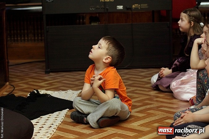 Zdjęcie w galerii na portalu naszraciborz.pl: Najmłodsi aktorzy MDK weszli w świat bajek wiadomości z regionu