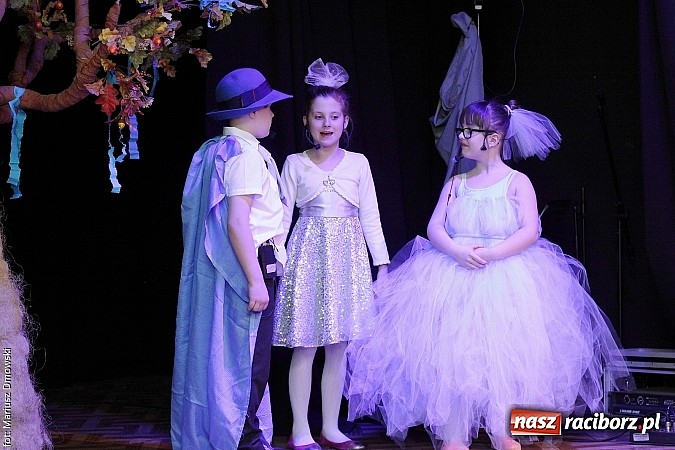 Zdjęcie w galerii na portalu naszraciborz.pl: Najmłodsi aktorzy MDK weszli w świat bajek wiadomości z regionu