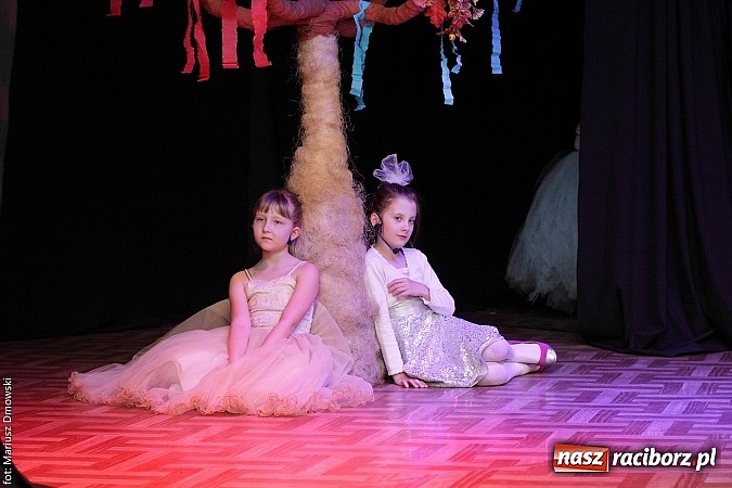 Zdjęcie w galerii na portalu naszraciborz.pl: Najmłodsi aktorzy MDK weszli w świat bajek wiadomości z regionu