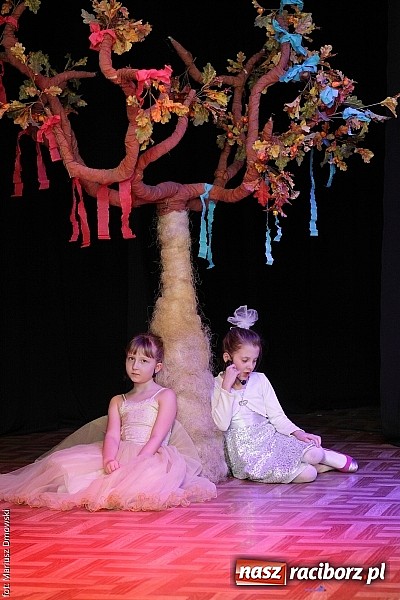 Zdjęcie w galerii na portalu naszraciborz.pl: Najmłodsi aktorzy MDK weszli w świat bajek wiadomości z regionu