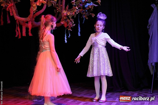 Zdjęcie w galerii na portalu naszraciborz.pl: Najmłodsi aktorzy MDK weszli w świat bajek wiadomości z regionu