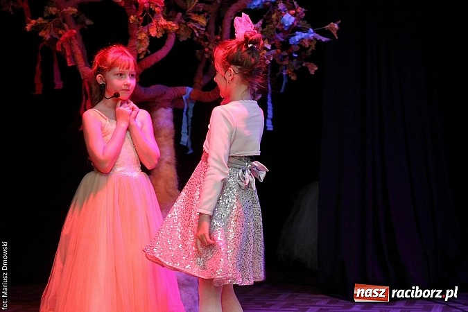 Zdjęcie w galerii na portalu naszraciborz.pl: Najmłodsi aktorzy MDK weszli w świat bajek wiadomości z regionu