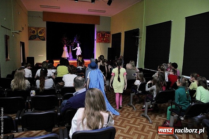 Zdjęcie w galerii na portalu naszraciborz.pl: Najmłodsi aktorzy MDK weszli w świat bajek wiadomości z regionu