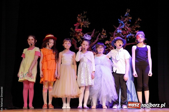 Zdjęcie w galerii na portalu naszraciborz.pl: Najmłodsi aktorzy MDK weszli w świat bajek wiadomości z regionu