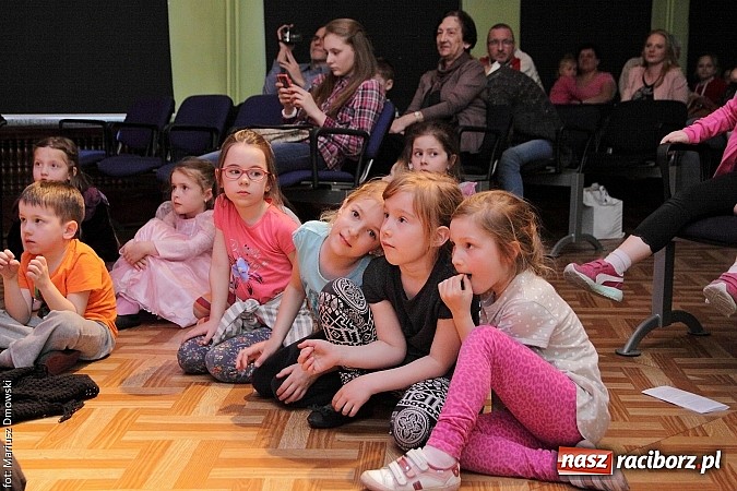 Zdjęcie w galerii na portalu naszraciborz.pl: Najmłodsi aktorzy MDK weszli w świat bajek wiadomości z regionu