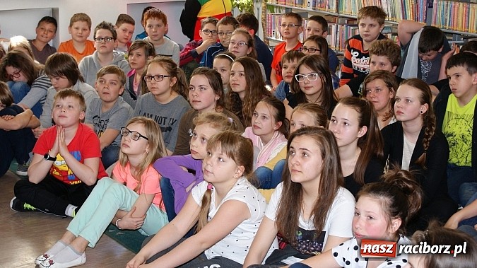 Zdjęcie w galerii na portalu naszraciborz.pl: Kim jest Elf? Spotkanie z Marcinem Pałaszem w bibliotece wiadomości z regionu