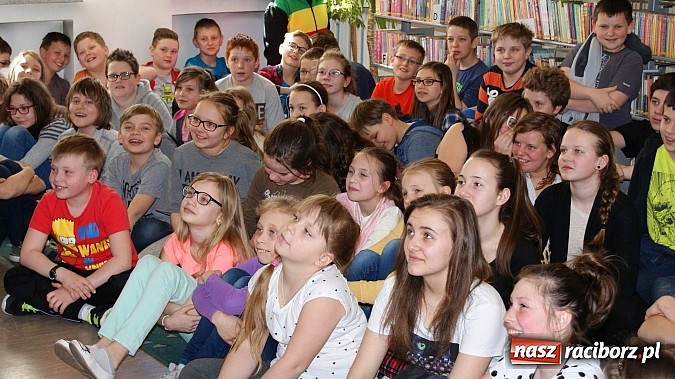 Zdjęcie w galerii na portalu naszraciborz.pl: Kim jest Elf? Spotkanie z Marcinem Pałaszem w bibliotece wiadomości z regionu