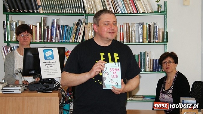Zdjęcie w galerii na portalu naszraciborz.pl: Kim jest Elf? Spotkanie z Marcinem Pałaszem w bibliotece wiadomości z regionu