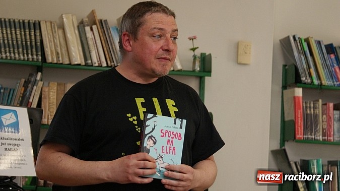 Zdjęcie w galerii na portalu naszraciborz.pl: Kim jest Elf? Spotkanie z Marcinem Pałaszem w bibliotece wiadomości z regionu