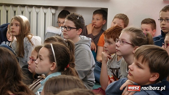 Zdjęcie w galerii na portalu naszraciborz.pl: Kim jest Elf? Spotkanie z Marcinem Pałaszem w bibliotece wiadomości z regionu