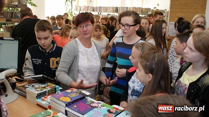 Zdjęcie w galerii na portalu naszraciborz.pl: Kim jest Elf? Spotkanie z Marcinem Pałaszem w bibliotece wiadomości z regionu