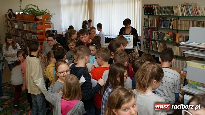 Zdjęcie w galerii na portalu naszraciborz.pl: Kim jest Elf? Spotkanie z Marcinem Pałaszem w bibliotece wiadomości z regionu