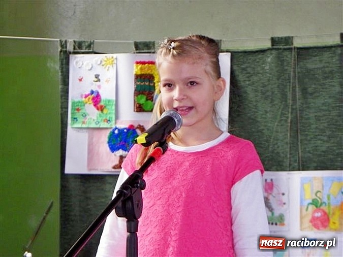 Zdjęcie w galerii na portalu naszraciborz.pl: O wesołym Maćku, co słodycze wcina – czyli wiersze znane i nieznane w szkole w Rudach  wiadomości z regionu