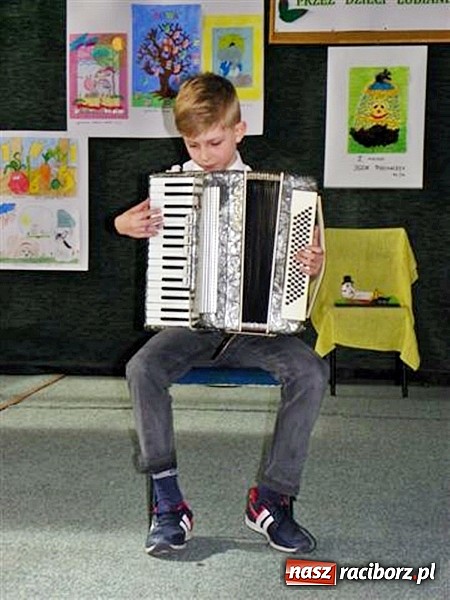 Zdjęcie w galerii na portalu naszraciborz.pl: O wesołym Maćku, co słodycze wcina – czyli wiersze znane i nieznane w szkole w Rudach  wiadomości z regionu