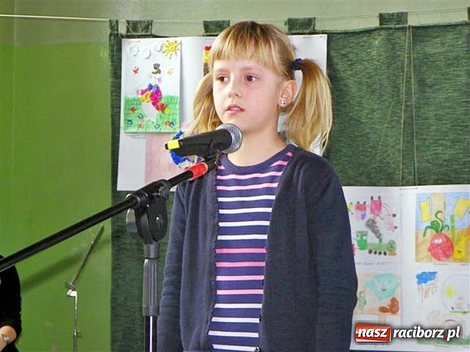 Zdjęcie w galerii na portalu naszraciborz.pl: O wesołym Maćku, co słodycze wcina – czyli wiersze znane i nieznane w szkole w Rudach  wiadomości z regionu