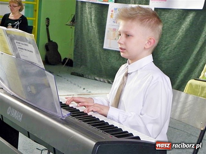 Zdjęcie w galerii na portalu naszraciborz.pl: O wesołym Maćku, co słodycze wcina – czyli wiersze znane i nieznane w szkole w Rudach  wiadomości z regionu