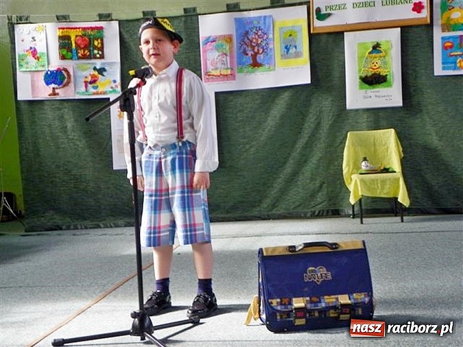 Zdjęcie w galerii na portalu naszraciborz.pl: O wesołym Maćku, co słodycze wcina – czyli wiersze znane i nieznane w szkole w Rudach  wiadomości z regionu