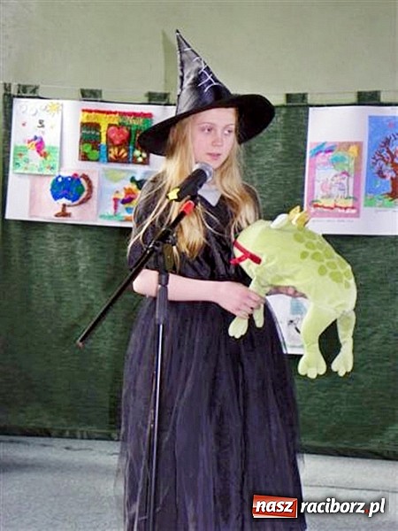 Zdjęcie w galerii na portalu naszraciborz.pl: O wesołym Maćku, co słodycze wcina – czyli wiersze znane i nieznane w szkole w Rudach  wiadomości z regionu