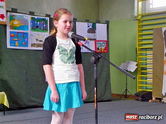 Zdjęcie w galerii na portalu naszraciborz.pl: O wesołym Maćku, co słodycze wcina – czyli wiersze znane i nieznane w szkole w Rudach  wiadomości z regionu