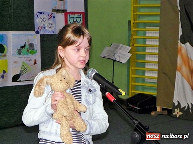 Zdjęcie w galerii na portalu naszraciborz.pl: O wesołym Maćku, co słodycze wcina – czyli wiersze znane i nieznane w szkole w Rudach  wiadomości z regionu