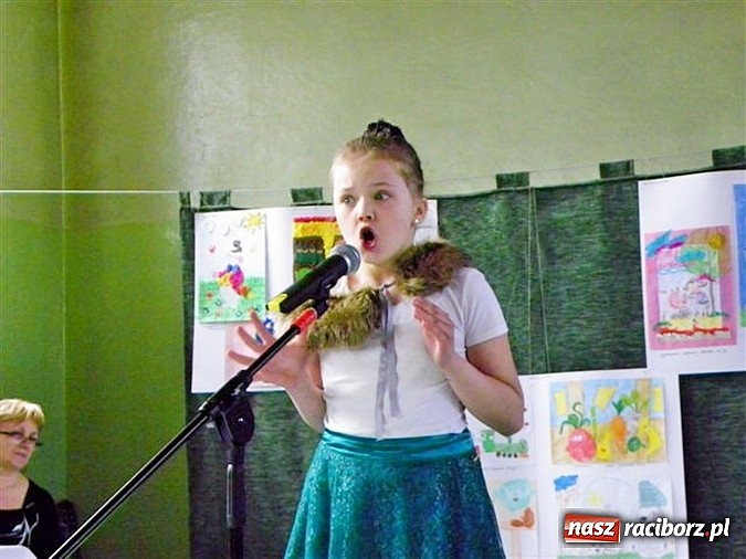 Zdjęcie w galerii na portalu naszraciborz.pl: O wesołym Maćku, co słodycze wcina – czyli wiersze znane i nieznane w szkole w Rudach  wiadomości z regionu