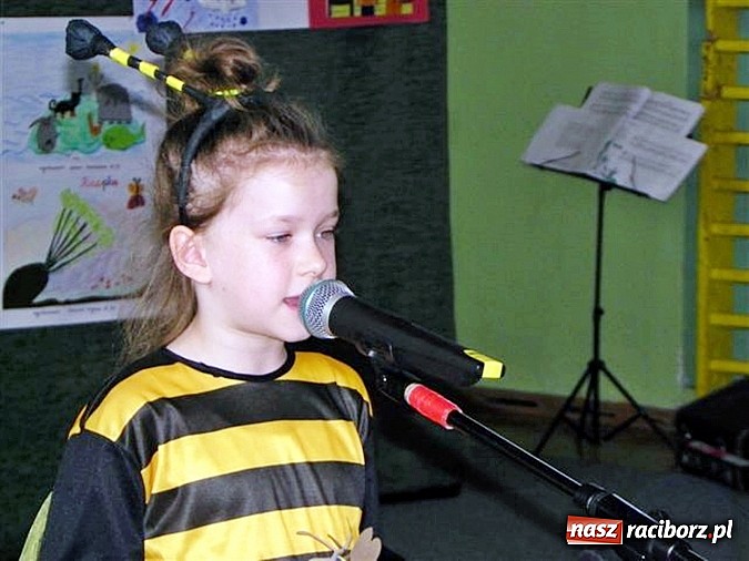 Zdjęcie w galerii na portalu naszraciborz.pl: O wesołym Maćku, co słodycze wcina – czyli wiersze znane i nieznane w szkole w Rudach  wiadomości z regionu