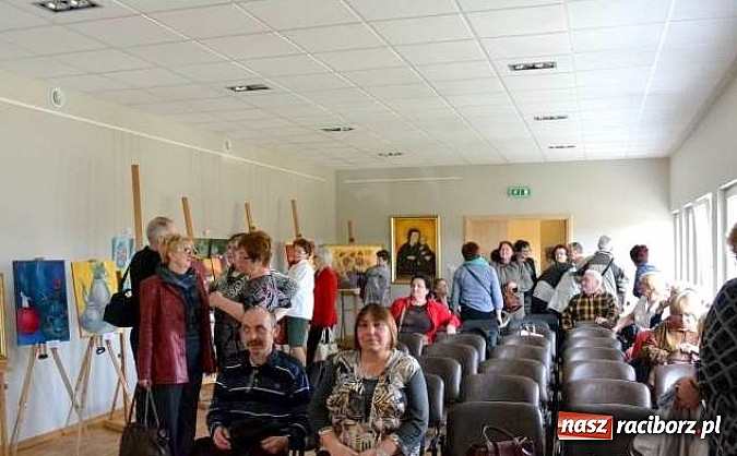 Zdjęcie w galerii na portalu naszraciborz.pl: Wernisaż w nowej sali MOKSiR w Kuźni Raciborskiej wiadomości z regionu