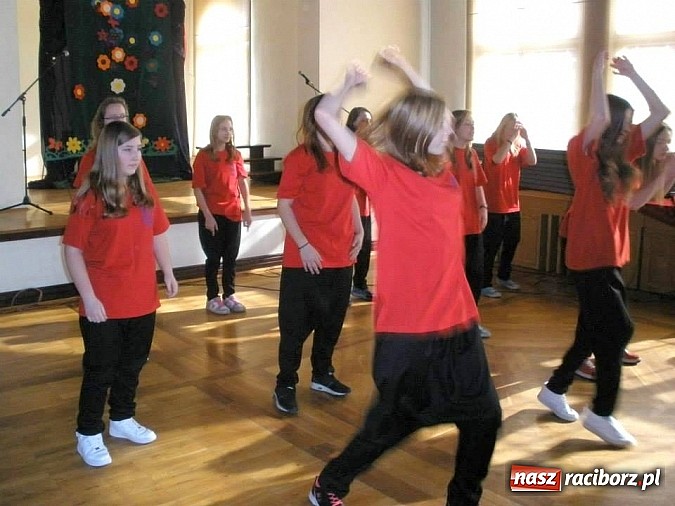 Zdjęcie w galerii na portalu naszraciborz.pl: Tanecznym krokiem w G5 wiadomości z regionu