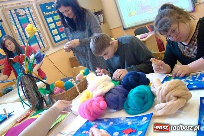 Zdjęcie w galerii na portalu naszraciborz.pl: Kolorowa wiosna w Zespole Szkół Specjalnych w Raciborzu wiadomości z regionu