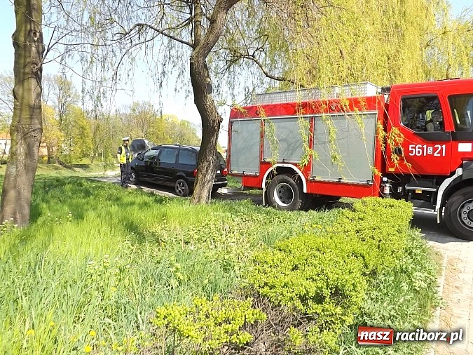 Zdjęcie w galerii na portalu naszraciborz.pl: Na Reymonta zapalił się ford! wiadomości z regionu