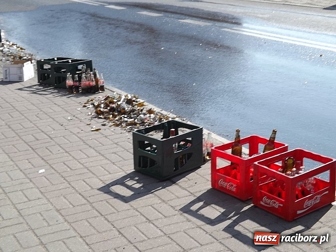 Zdjęcie w galerii na portalu naszraciborz.pl: Piwo popłynęło ulicą Kozielską! wiadomości z regionu