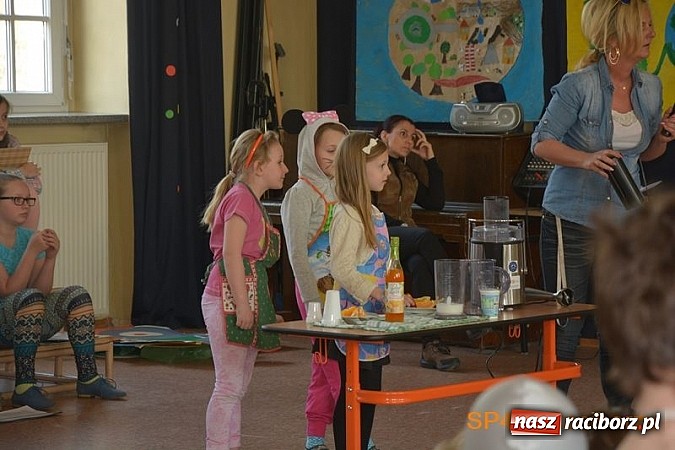 Zdjęcie w galerii na portalu naszraciborz.pl: Z energią zmieńmy źródła - Dzień Ziemi w SP4  wiadomości z regionu