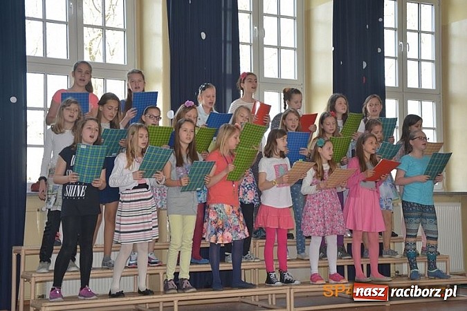 Zdjęcie w galerii na portalu naszraciborz.pl: Z energią zmieńmy źródła - Dzień Ziemi w SP4  wiadomości z regionu