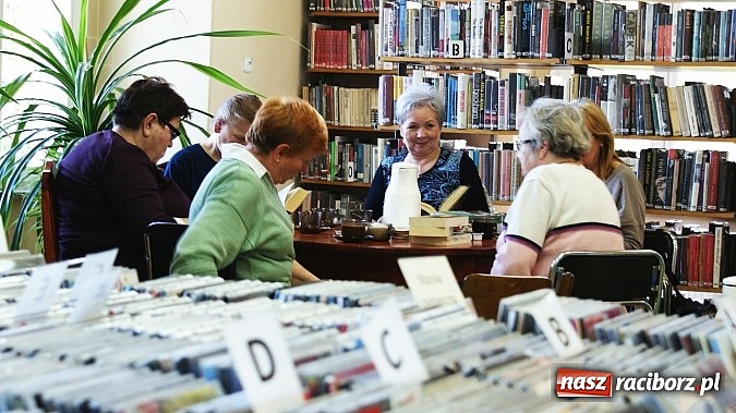 Zdjęcie w galerii na portalu naszraciborz.pl: Jeść przyzwoicie, czyli kolejne spotkanie Dyskusyjnego Klubu Książki  wiadomości z regionu